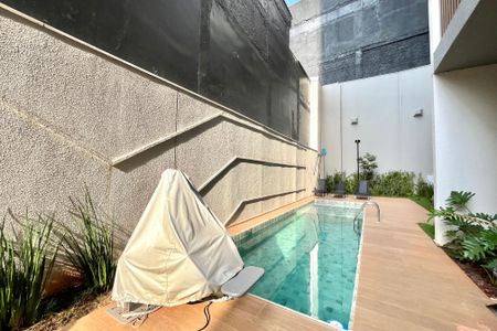 Studio à venda com 26m², 1 quarto e sem vaga Studio à venda com 26m², 1 quarto e sem vagaÁrea comum - Piscina