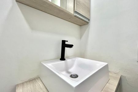Banheiro de kitnet/studio à venda com 1 quarto, 26m² em Vila da Saúde, São Paulo