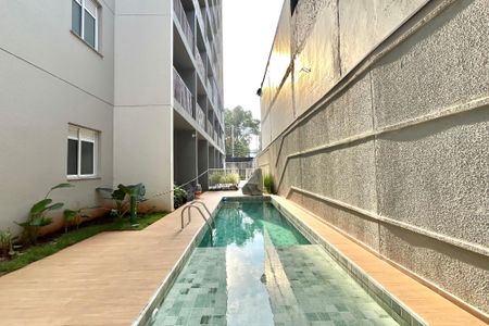 Studio à venda com 26m², 1 quarto e sem vaga Studio à venda com 26m², 1 quarto e sem vagaÁrea comum - Piscina