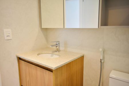 Apartamento à venda com 84m², 2 quartos e 1 vaga Apartamento à venda com 84m², 2 quartos e 1 vagaBanheiro Social