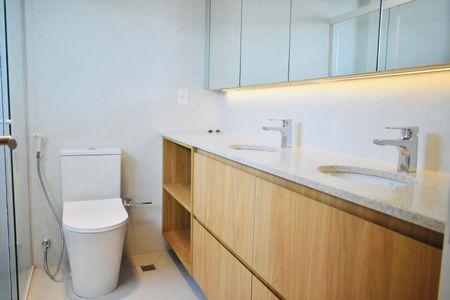 Apartamento à venda com 84m², 2 quartos e 1 vaga Apartamento à venda com 84m², 2 quartos e 1 vagaBanheiro da Suíte