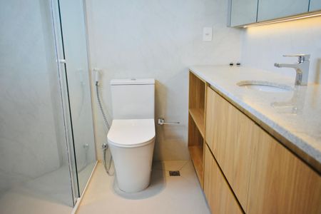 Apartamento à venda com 84m², 2 quartos e 1 vaga Apartamento à venda com 84m², 2 quartos e 1 vagaBanheiro da Suíte