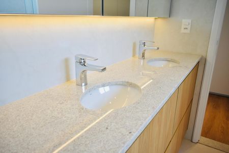 Apartamento à venda com 84m², 2 quartos e 1 vaga Apartamento à venda com 84m², 2 quartos e 1 vagaBanheiro da Suíte