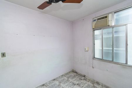 Quarto 2 de apartamento para alugar com 2 quartos, 50m² em Olaria, Rio de Janeiro
