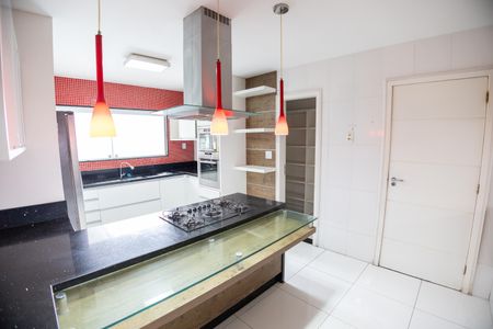 Casa de condomínio para alugar com 600m², 3 quartos e 2 vagasCozinha