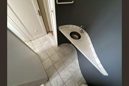 Casa para alugar com 205m², 5 quartos e 1 vaga Casa para alugar com 205m², 5 quartos e 1 vagaBanheiro