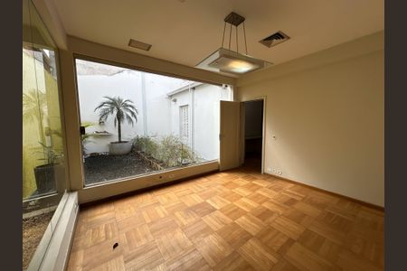 Casa para alugar com 205m², 5 quartos e 1 vaga Casa para alugar com 205m², 5 quartos e 1 vagaQuarto 1
