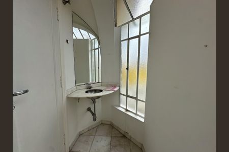 Casa para alugar com 205m², 5 quartos e 1 vaga Casa para alugar com 205m², 5 quartos e 1 vagaLavabo 2