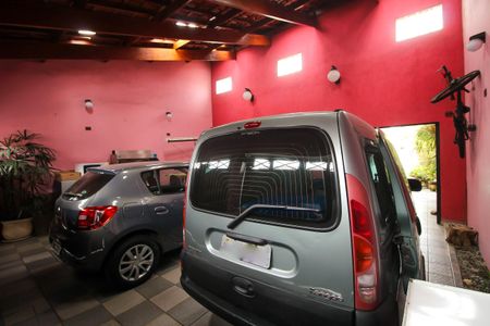 Casa à venda com 150m², 4 quartos e 4 vagas Casa à venda com 150m², 4 quartos e 4 vagasGaragem