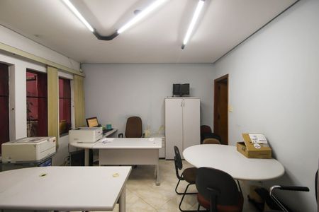 Casa à venda com 150m², 4 quartos e 4 vagas Casa à venda com 150m², 4 quartos e 4 vagasEscritório