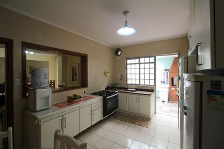 Casa à venda com 150m², 4 quartos e 4 vagas Casa à venda com 150m², 4 quartos e 4 vagasCozinha