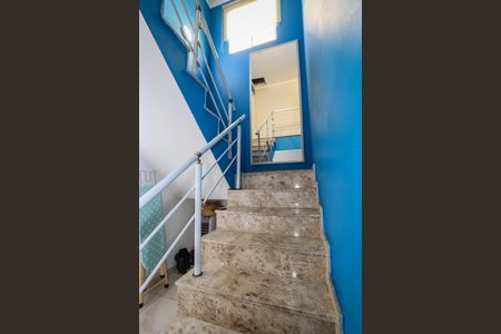 Casa à venda com 120m², 3 quartos e 2 vagasEscada