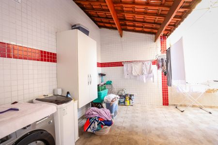 Casa à venda com 120m², 3 quartos e 2 vagasLavanderia