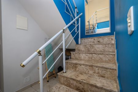 Casa à venda com 120m², 3 quartos e 2 vagasEscada