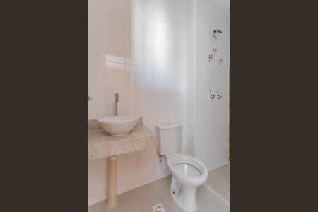 Banheiro de apartamento à venda com 2 quartos, 44m² em Costa E Silva, Porto Alegre