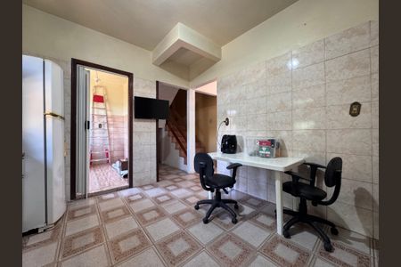 Casa à venda com 300m², 2 quartos e 2 vagasCozinha