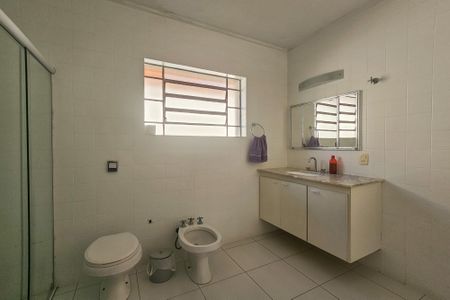 Casa para alugar com 400m², 4 quartos e 6 vagasBanheiro da Suíte 1