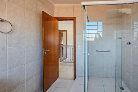 Casa para alugar com 400m², 4 quartos e 6 vagasBanheiro 2