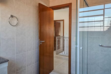 Casa para alugar com 400m², 4 quartos e 6 vagasBanheiro 2