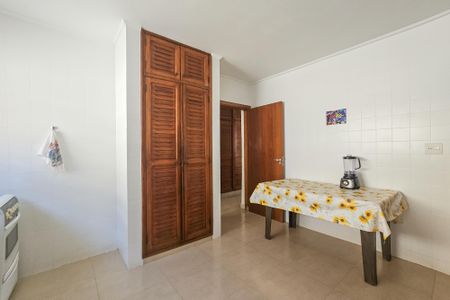 Casa para alugar com 400m², 4 quartos e 6 vagasCozinha