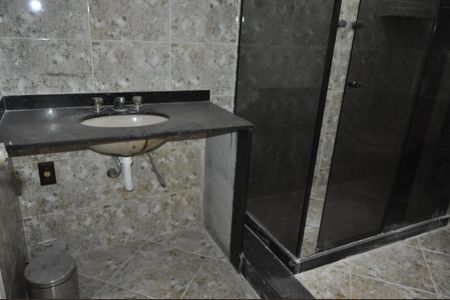 Casa de condomínio à venda com 240m², 3 quartos e 1 vagaBanheiro