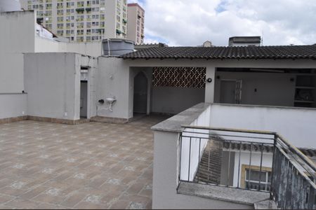 Casa de condomínio à venda com 240m², 3 quartos e 1 vagaQuintal