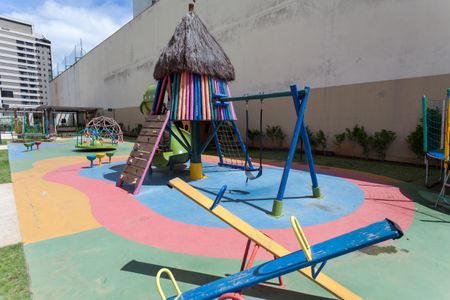 Apartamento à venda com 240m², 2 quartos e 2 vagas Apartamento à venda com 240m², 2 quartos e 2 vagasÁrea comum - Playground