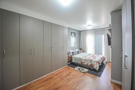 Casa à venda com 256m², 3 quartos e 6 vagasSuíte 1