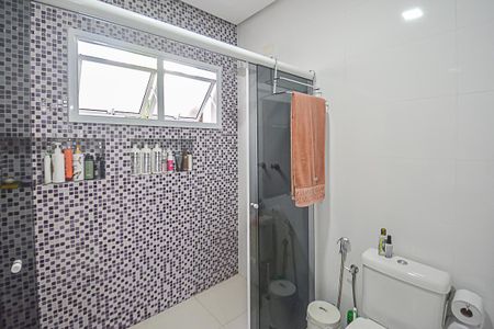 Casa à venda com 256m², 3 quartos e 6 vagasBanheiro da Suíte 1