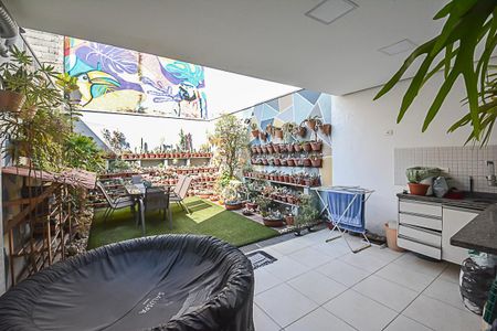 Casa à venda com 256m², 3 quartos e 6 vagasQuintal