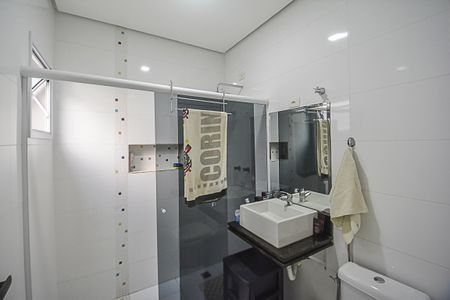 Casa à venda com 256m², 3 quartos e 6 vagasBanheiro da Suíte 2