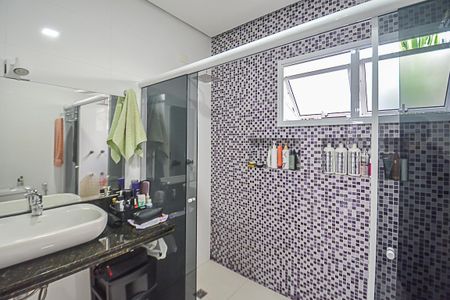 Casa à venda com 256m², 3 quartos e 6 vagasBanheiro da Suíte 1