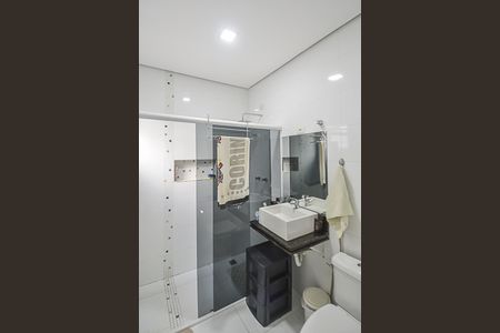 Casa à venda com 256m², 3 quartos e 6 vagasBanheiro da Suíte 2