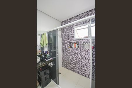 Casa à venda com 256m², 3 quartos e 6 vagasBanheiro da Suíte 1