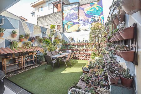 Casa à venda com 256m², 3 quartos e 6 vagasQuintal