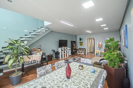 Casa à venda com 256m², 3 quartos e 6 vagasSala