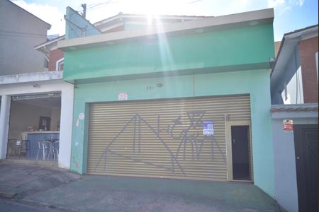 Casa à venda com 295m², 3 quartos e 2 vagasFachada