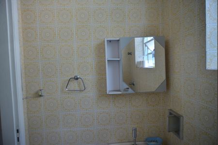 Casa à venda com 295m², 3 quartos e 2 vagasLavabo