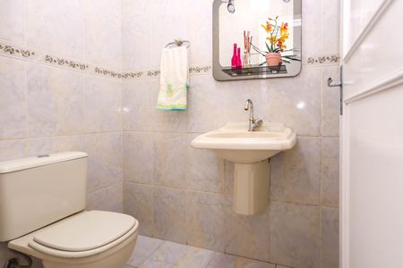 Casa à venda com 114m², 2 quartos e 2 vagasLavabo