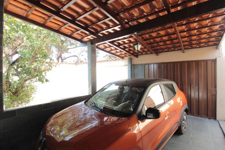 Casa à venda com 351m², 2 quartos e 1 vagaGaragem