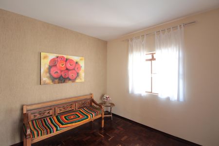 Casa à venda com 351m², 2 quartos e 1 vagaSala