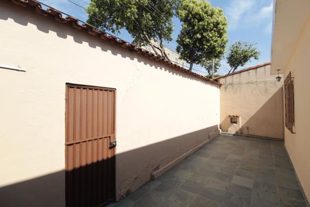 Casa à venda com 351m², 2 quartos e 1 vagaQuintal
