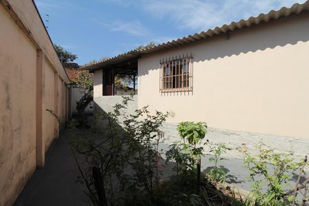 Casa à venda com 351m², 2 quartos e 1 vagaQuintal