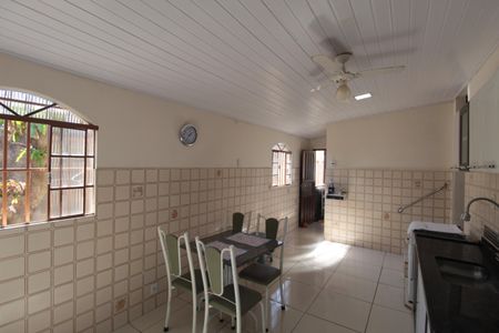 Casa à venda com 351m², 2 quartos e 1 vagaCozinha