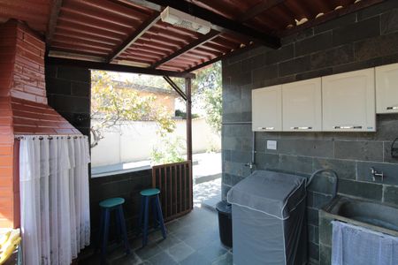 Casa à venda com 351m², 2 quartos e 1 vagaÁrea de Serviço