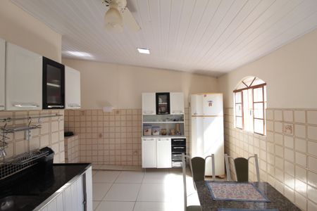 Casa à venda com 351m², 2 quartos e 1 vagaCozinha