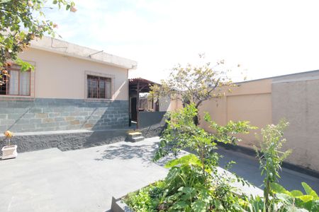 Casa à venda com 351m², 2 quartos e 1 vagaQuintal