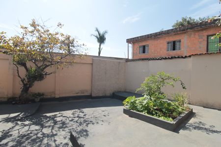 Casa à venda com 351m², 2 quartos e 1 vagaQuintal