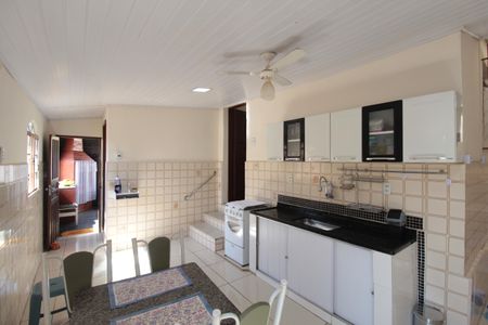 Casa à venda com 351m², 2 quartos e 1 vagaCozinha