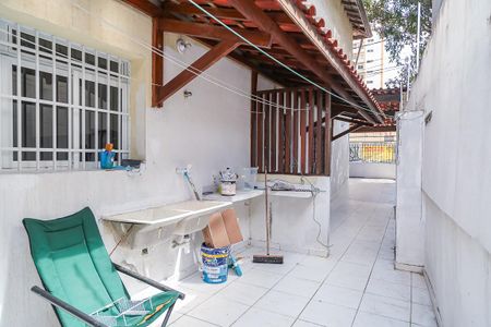 Casa à venda com 215m², 3 quartos e 2 vagas Casa à venda com 215m², 3 quartos e 2 vagasÁrea de Serviço